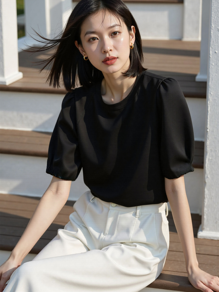 ネイビーコーデ パフスリーブ優美シルエットTシャツ