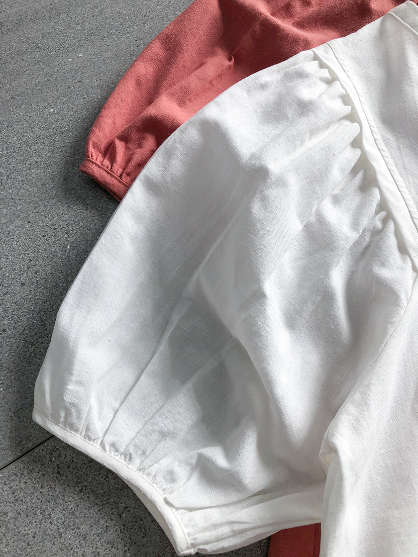ネイビーコーデ ふんわり袖のパフスリーブデザイン半袖Tシャツ