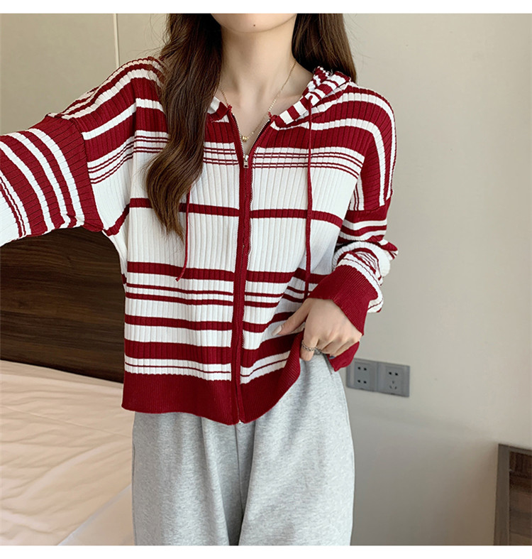 https://fulmo-img-server.com/navymuse/f7f7eeec-afe7-4d86-a49d-8145847aad5e.jpg