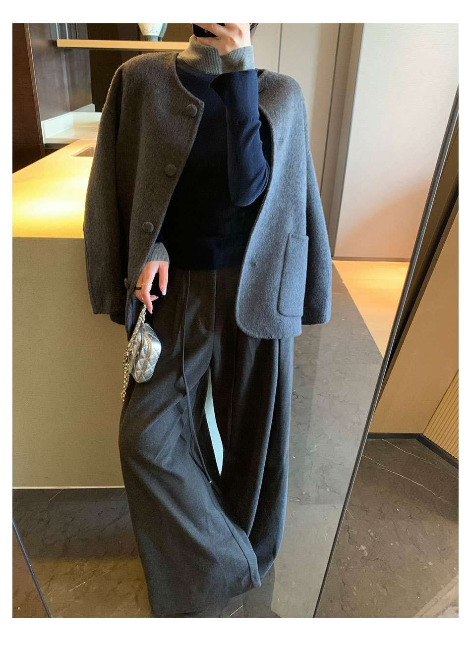 ネイビーコーデ ハイネック カシミヤ風タートルニット
