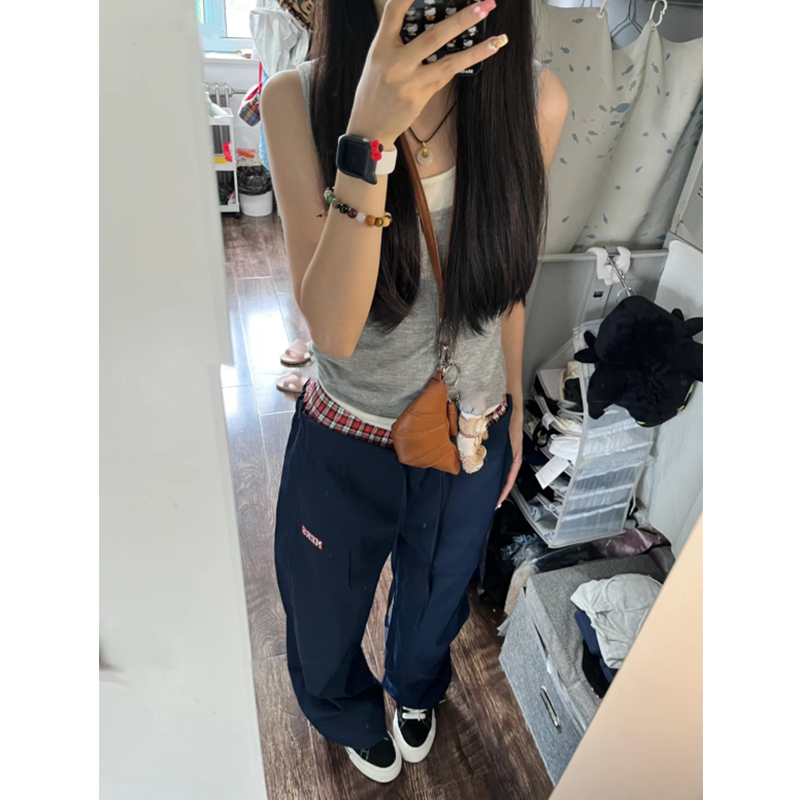 ネイビーコーデ ネイビーコーデ ゆったりストレートデニムパンツ