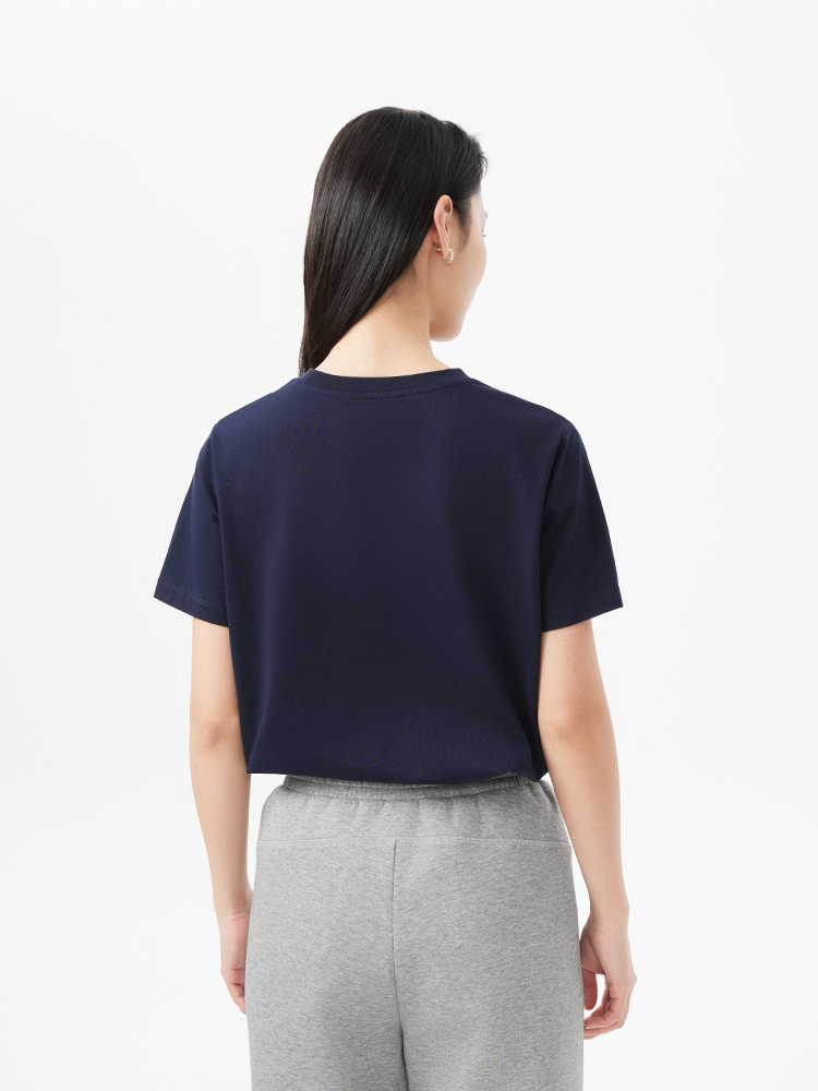 ネイビーコーデ 花柄刺繍入り綿素材半袖Tシャツ