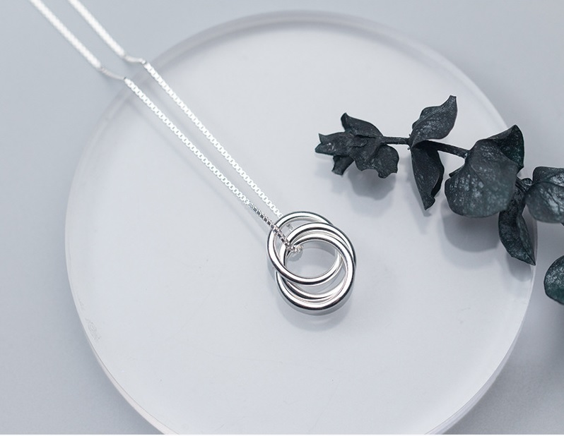 https://fulmo-img-server.com/necklacety/075d09e1-2e2a-4d36-ab87-690d75d941d4.jpg