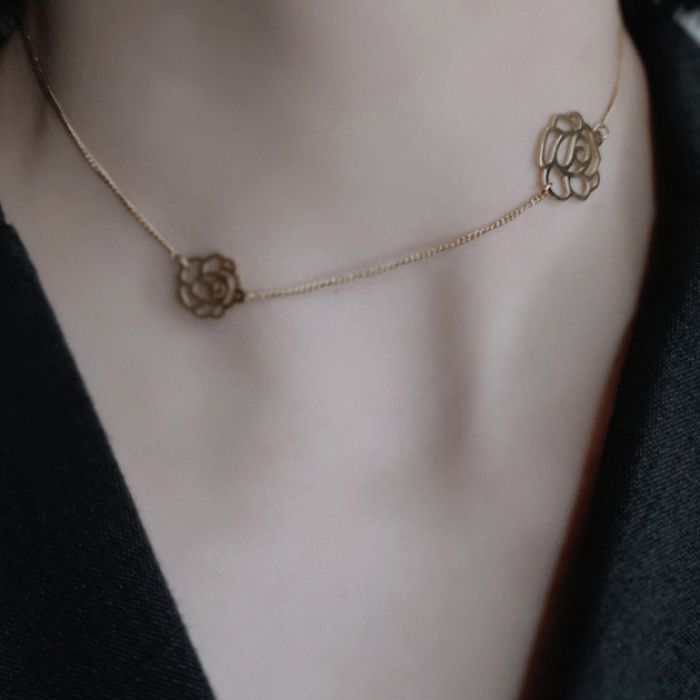ネックレスチェーン 薔薇モチーフ 上品チタンネックレス