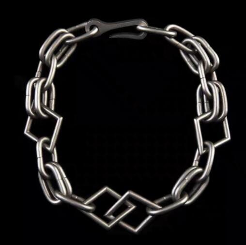 https://fulmo-img-server.com/necklacety/2875f756-8adf-4a69-8de4-021d2c8ef75a.jpg