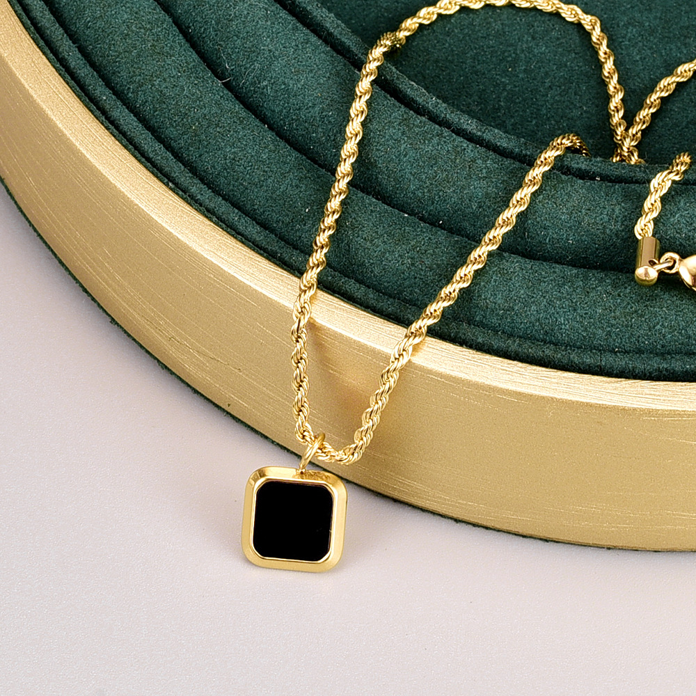 ネックレスチェーン 十八金色ロープチェーン黒石スクエアペンダントネックレス