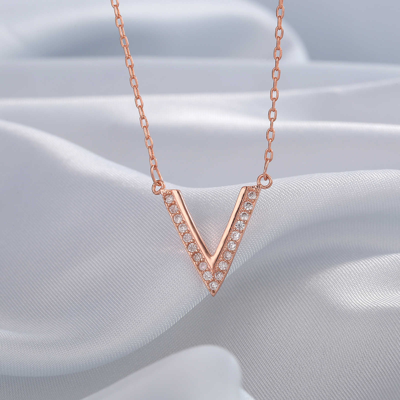 ネックレスチェーン V字ラインストーンネックレス高級感レディース