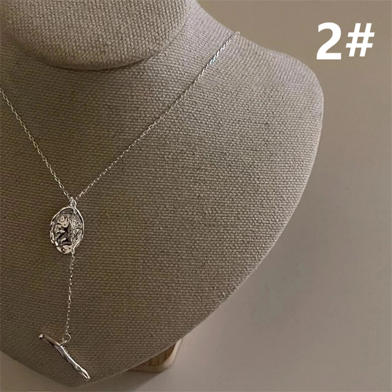 金色コイン型チャーム付き二層ネックレスチェーン