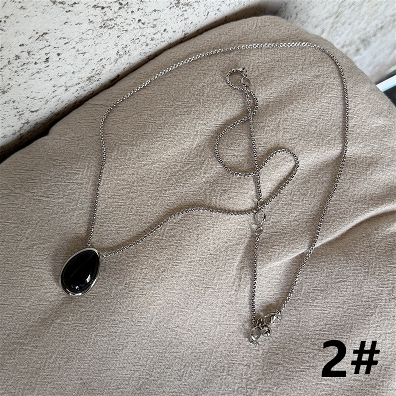 高級感あふれる天然石ペンダント付きネックレスチェーン