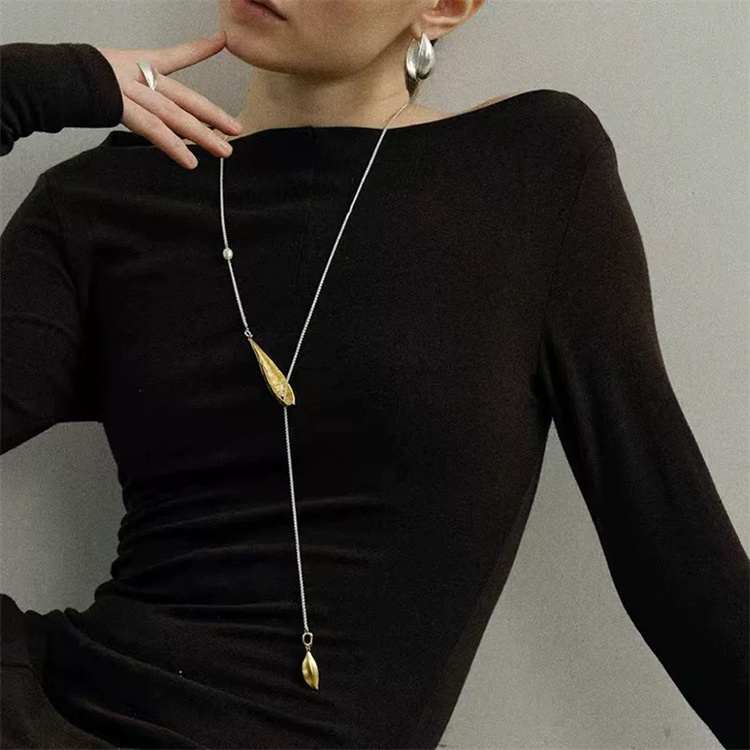 https://fulmo-img-server.com/necklacety/35d87b31-a08e-4789-bff4-b62942d04924.jpg