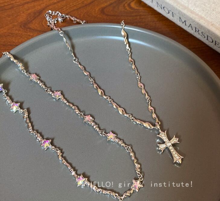 https://fulmo-img-server.com/necklacety/3704f673-e5e4-44d5-92fb-aab05bc037b1.jpg