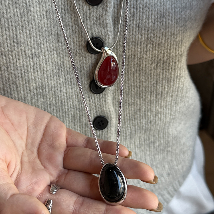 高級感あふれる天然石ペンダント付きネックレスチェーン