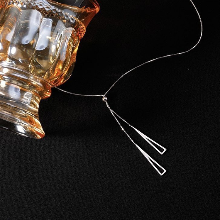 ネックレスチェーン ロング幾何学チェーンネックレス 三角タッセルペンダント 調節式