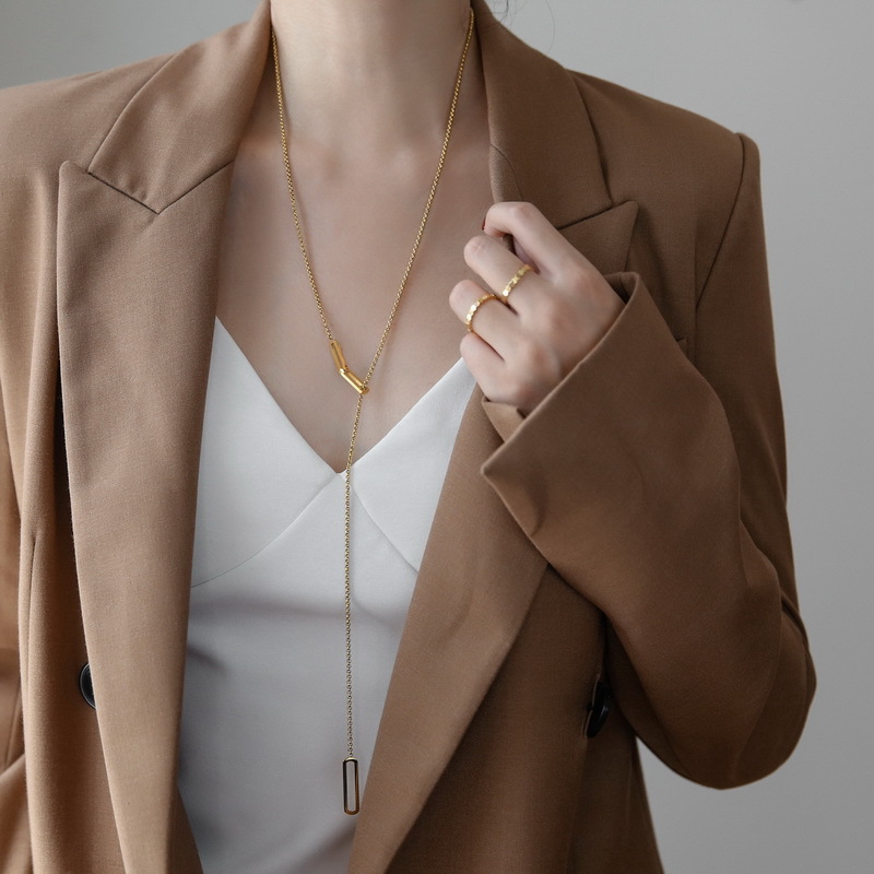 透かし彫り風デザインネックレスチェーン