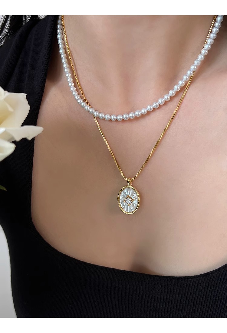 ネックレスチェーン 真珠とゴールドチェーンの重ね付けネックレス