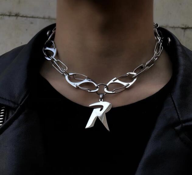 https://fulmo-img-server.com/necklacety/521b64b4-a843-4775-8f7b-0aaa0653535b.jpg
