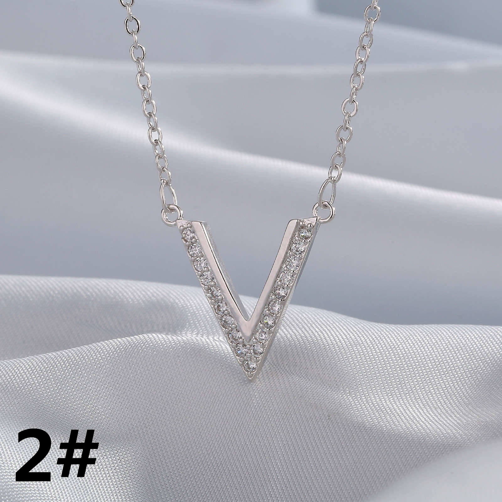 ネックレスチェーン V字ラインストーンネックレス高級感レディース