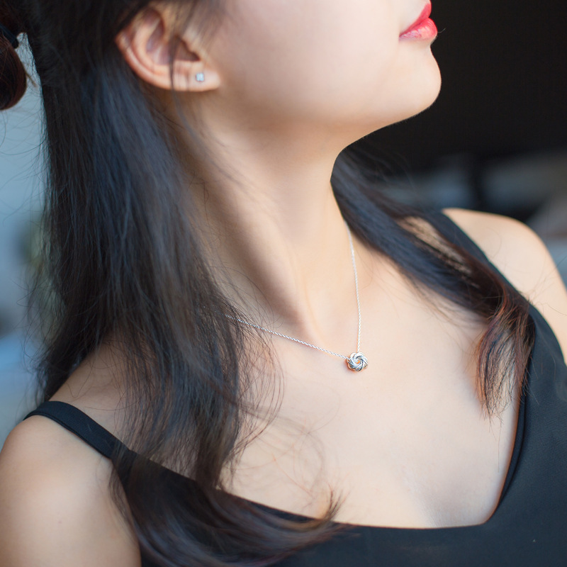 https://fulmo-img-server.com/necklacety/681acdef-1f92-411b-9cc1-2b998f4ac3c8.jpg