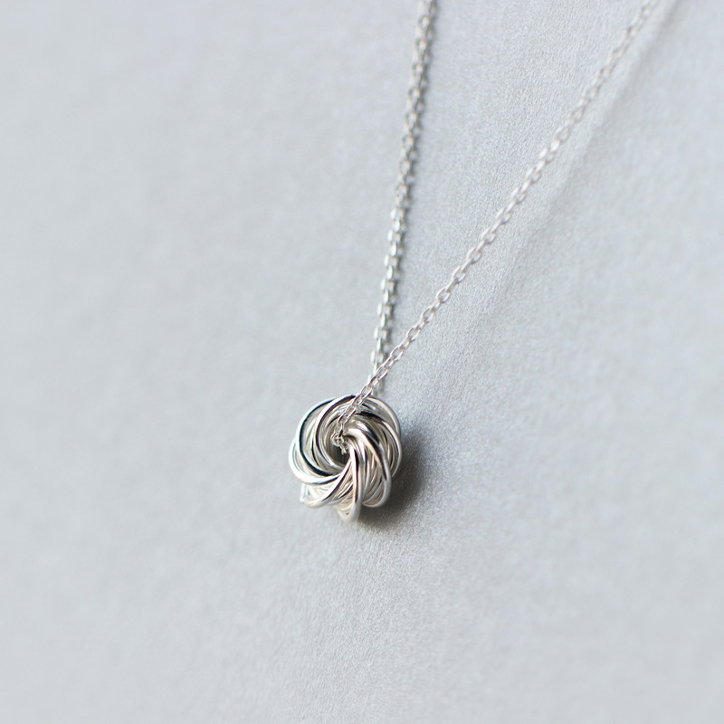 https://fulmo-img-server.com/necklacety/6c3adea3-fa02-480f-8d83-c5a97a41c5b8.jpg