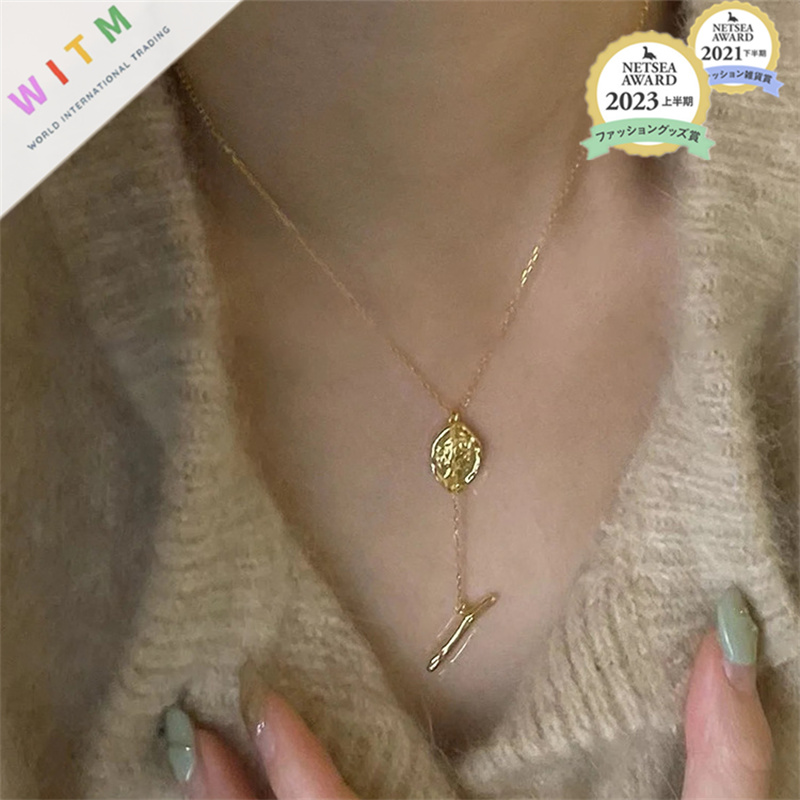 金色コイン型チャーム付き二層ネックレスチェーン