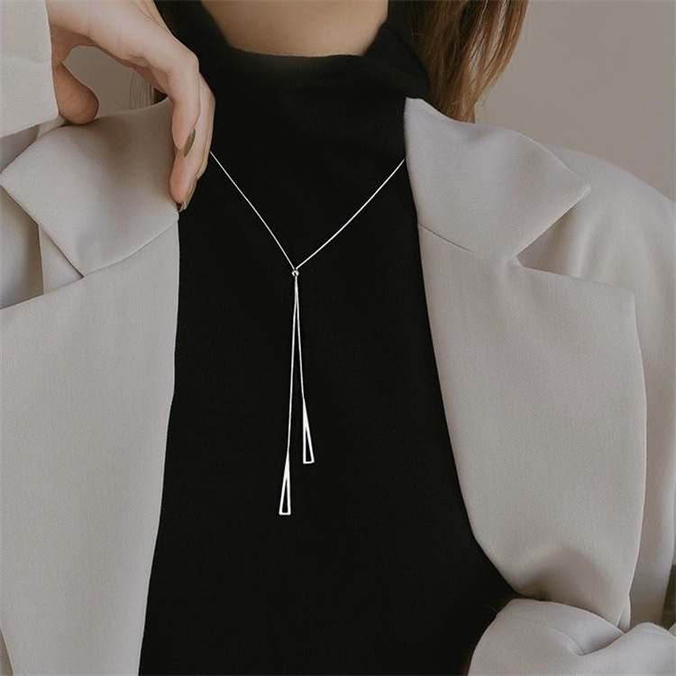 ネックレスチェーン ロング幾何学チェーンネックレス 三角タッセルペンダント 調節式
