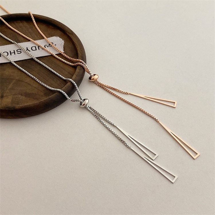 ネックレスチェーン ロング幾何学チェーンネックレス 三角タッセルペンダント 調節式