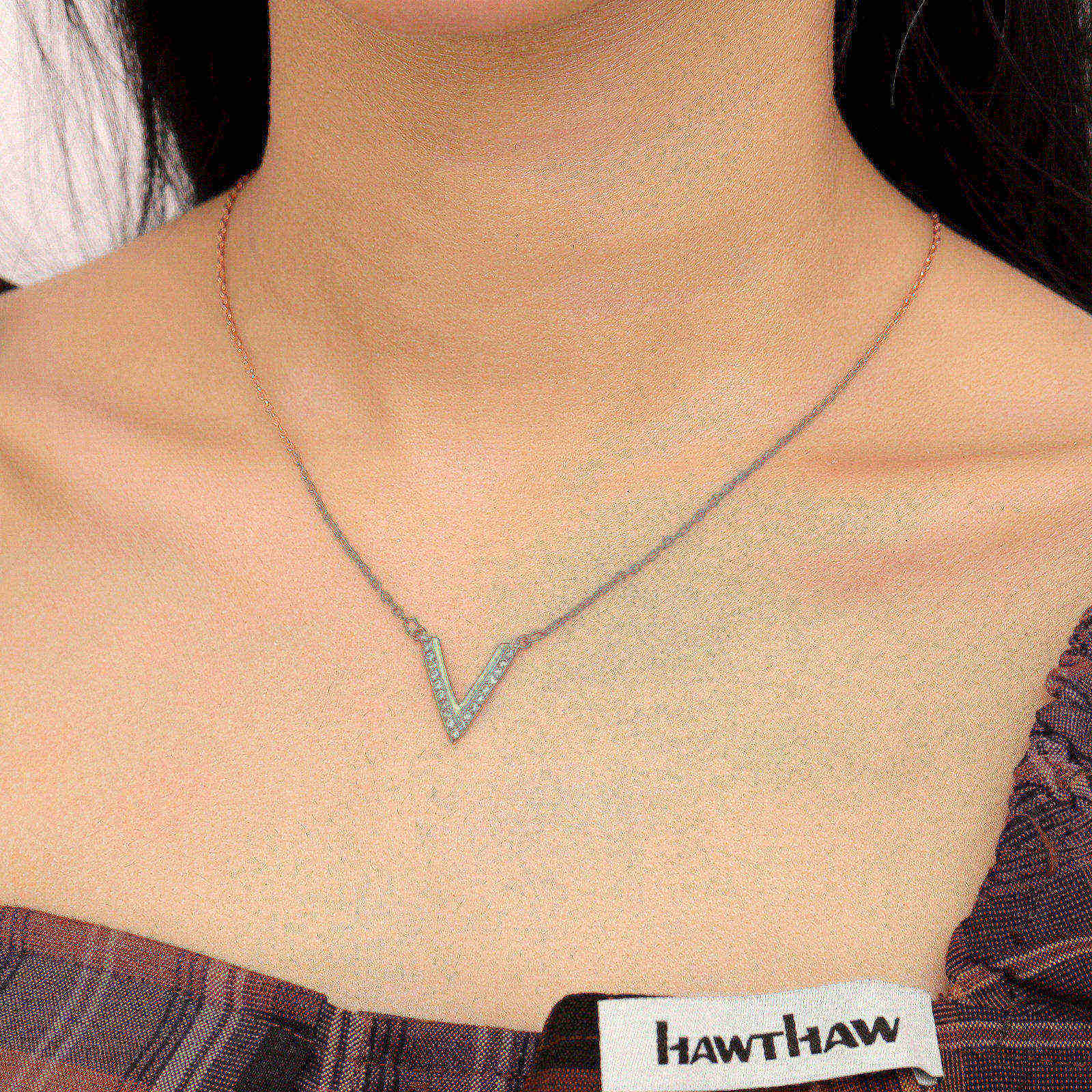 ネックレスチェーン V字ラインストーンネックレス高級感レディース