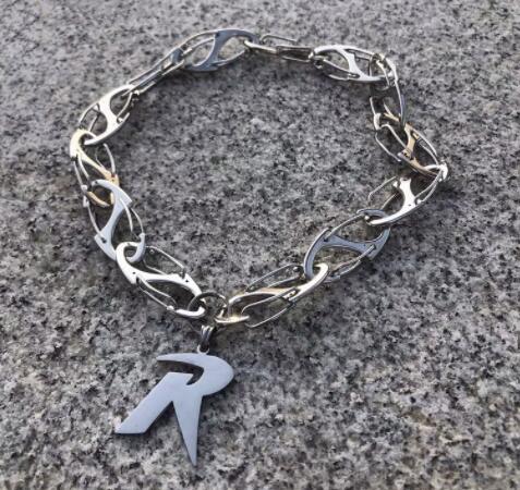 https://fulmo-img-server.com/necklacety/8c0ba6b2-c75b-4dea-ab1a-256986243f99.jpg