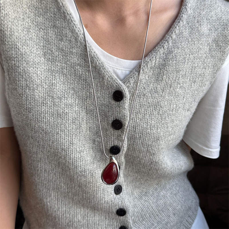 高級感あふれる天然石ペンダント付きネックレスチェーン