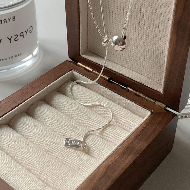 金属ボール付き重ね着け風ネックレスチェーン