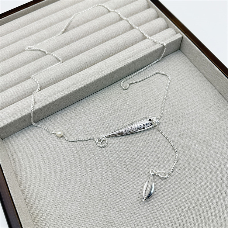 https://fulmo-img-server.com/necklacety/b735a645-94f4-4c6b-bdd0-af97b8350871.jpg
