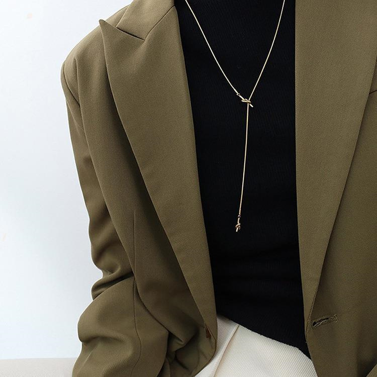 洗練されたゴールドネックレスチェーン シンプル鎖骨