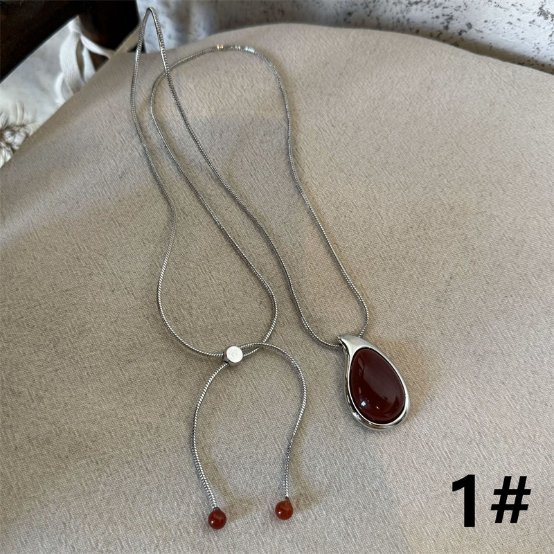 高級感あふれる天然石ペンダント付きネックレスチェーン