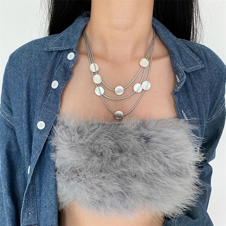 上品な重ね付け多層ネックレスチェーン丸プレート付き