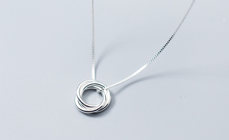 https://fulmo-img-server.com/necklacety/e2ff93b5-b31f-4aee-b312-c02af8854b81.jpg