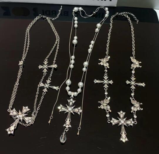 https://fulmo-img-server.com/necklacety/e560cab0-cd75-459d-babe-ae62ed15f464.jpg