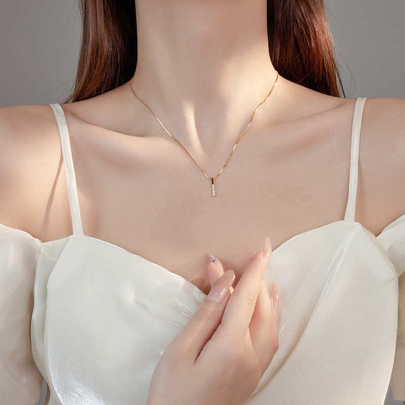 煌めく石付き縦棒ネックレスチェーン レディース