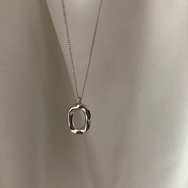 楕円形ペンダント付きネックレスチェーン