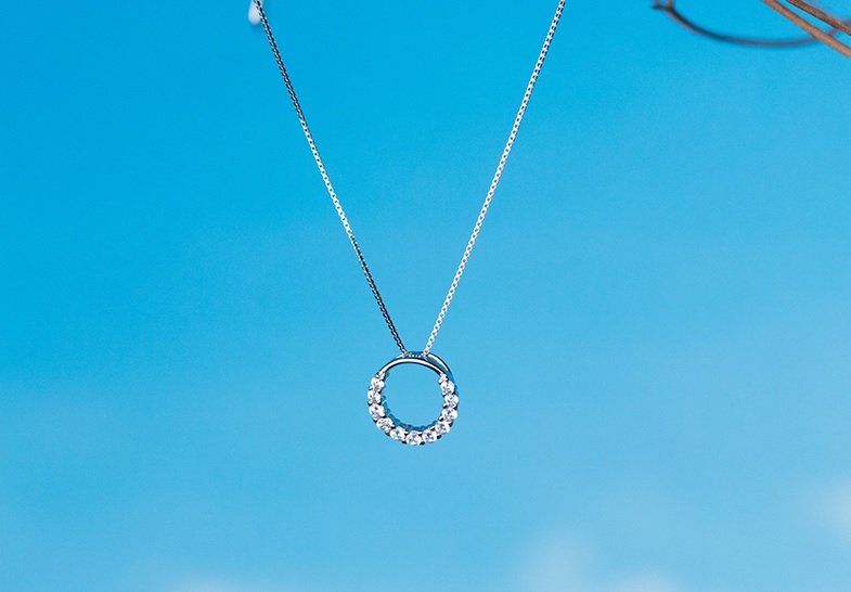 https://fulmo-img-server.com/necklacety/edf53c6b-e9c3-4500-ac65-bcb24afedb96.jpg