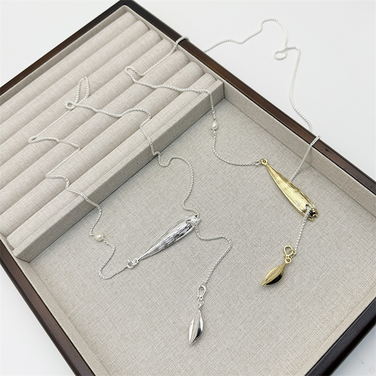 https://fulmo-img-server.com/necklacety/f1b9e909-003d-4d83-95be-4fd8592b232e.jpg