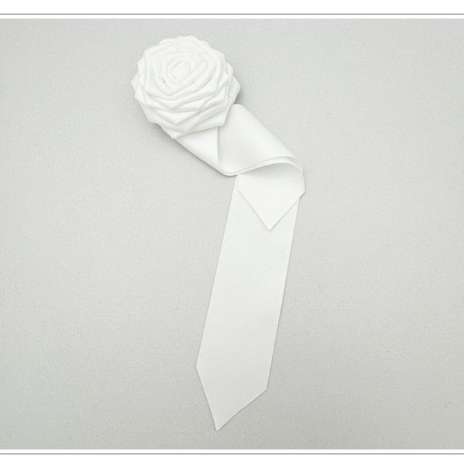 ネクタイ白立体山茶花モチーフ付き細身ネクタイ