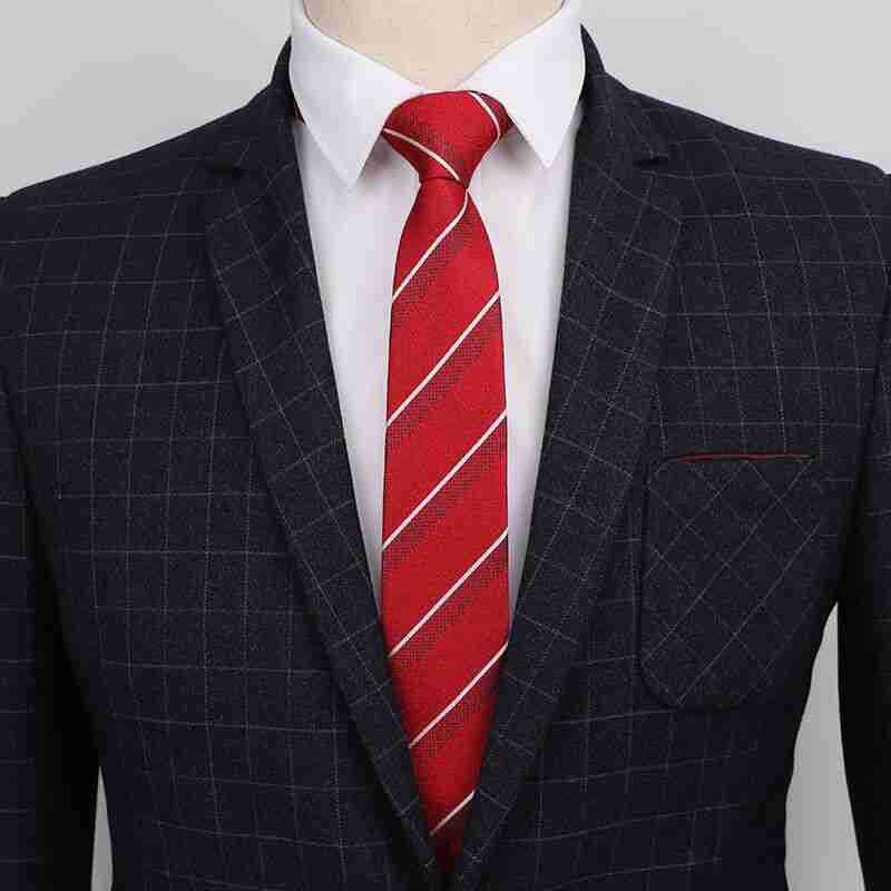 ネクタイ 上品な斜め縞模様の絹織りネクタイ