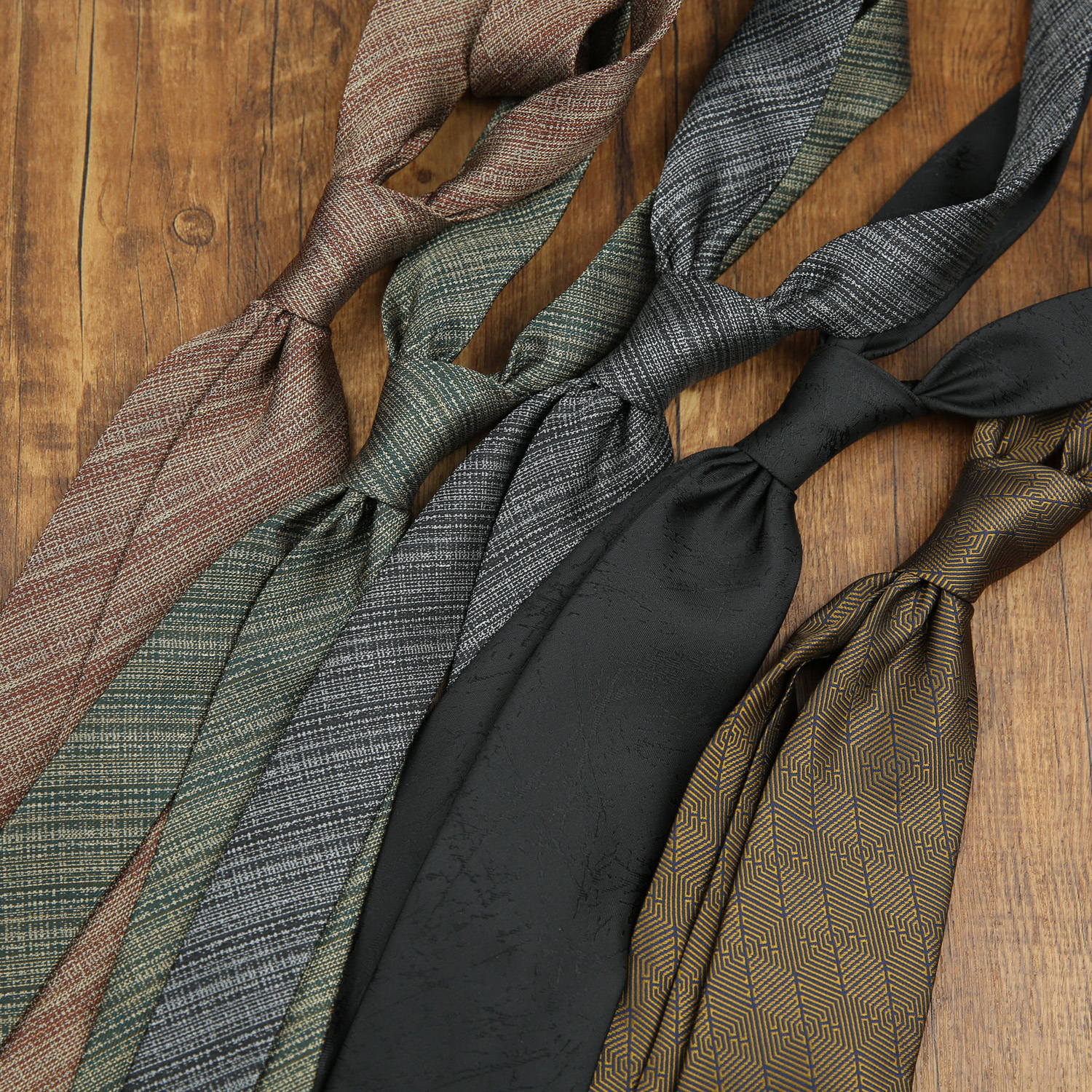 ネクタイ 上品な柄とシックな無地の結婚式用ネクタイセット