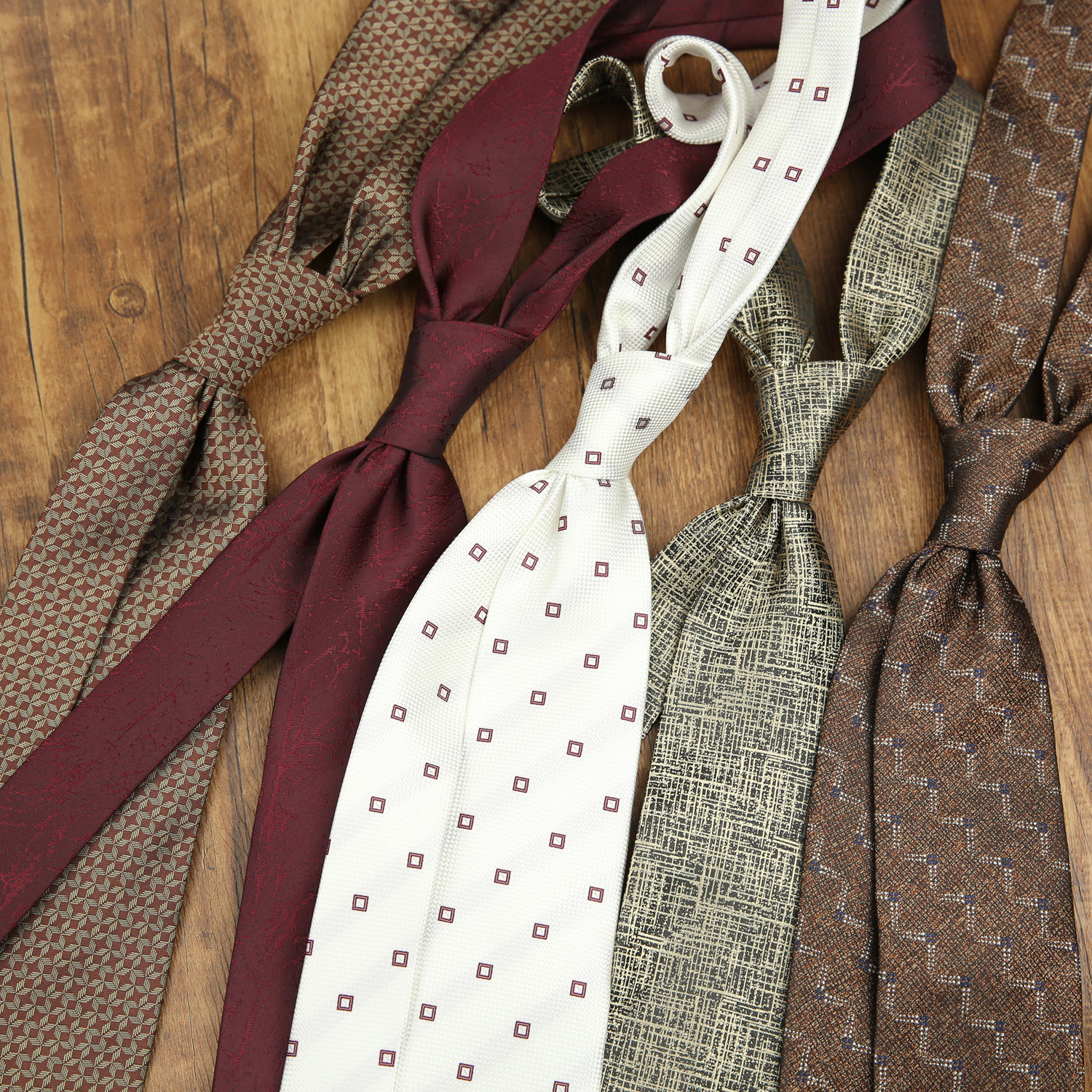 ネクタイ 上品な柄とシックな無地の結婚式用ネクタイセット