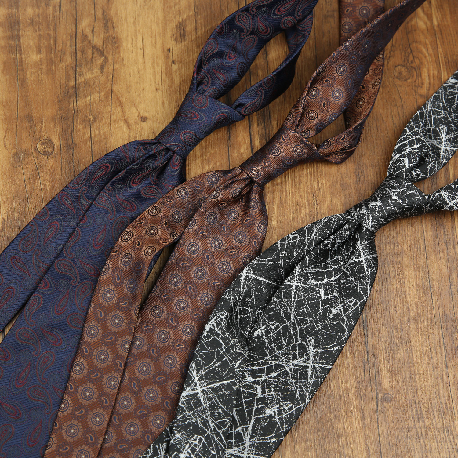 ネクタイ 上品な柄とシックな無地の結婚式用ネクタイセット