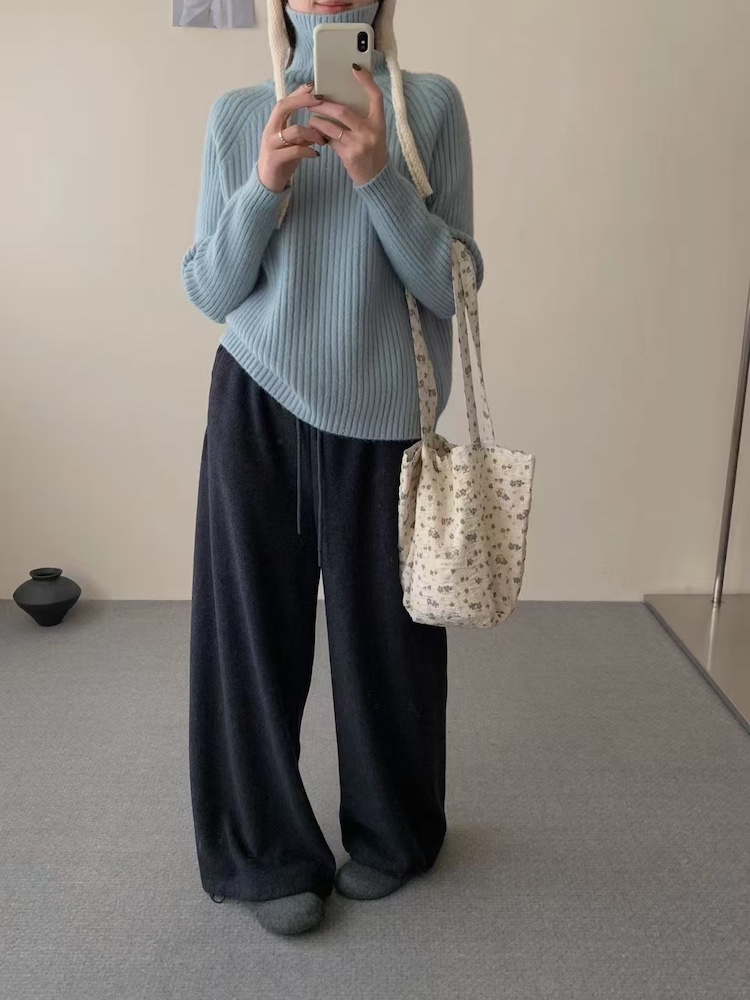 今季必須アイテム 厚手リブ編みタートルネックセーター