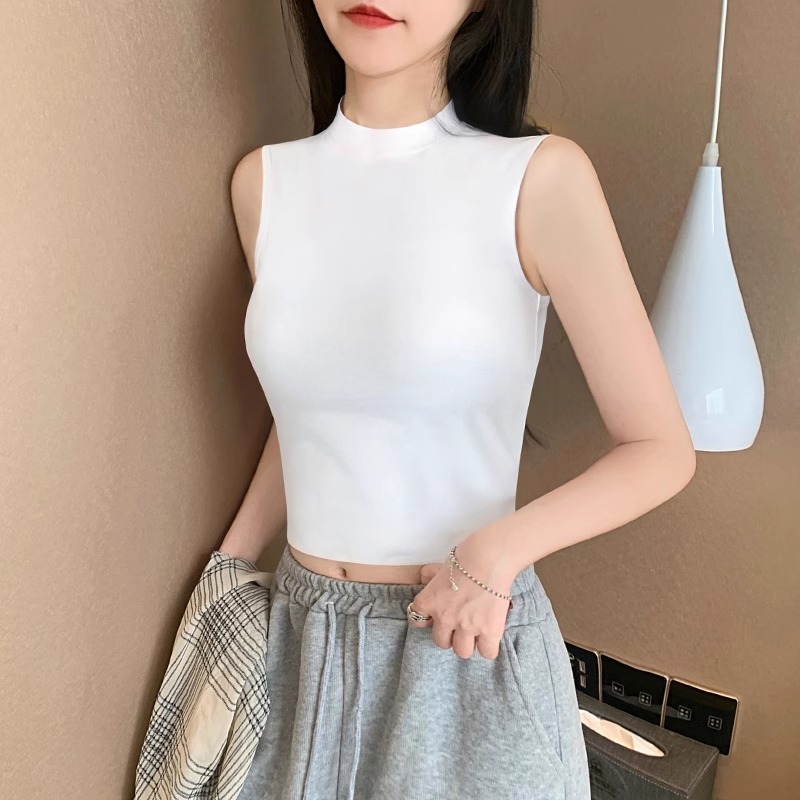 タートルネック風ノースリーブクロップドトップス