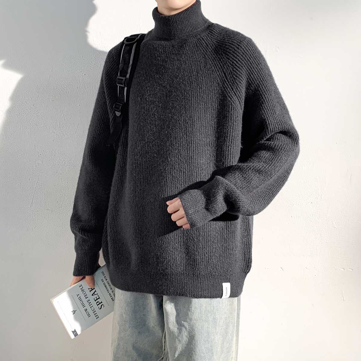 ボリュームのあるタートルネックで存在感のあるスタイル10選