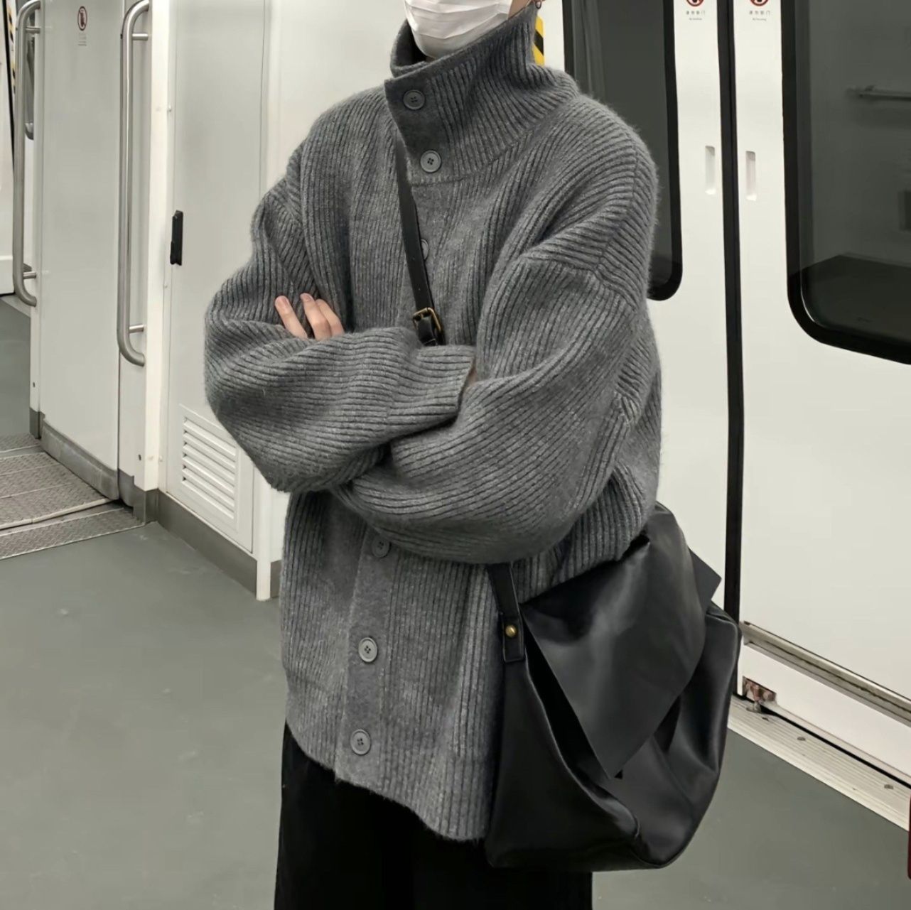 タートルネック ゆったりリブ編みカーディガン