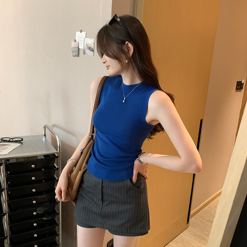 タートルネックレトロ風ノースリーブニット